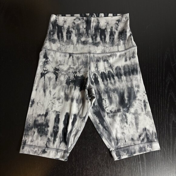 LULULEMON Womens Size 6 Align Super High Rise Bike Shorts 9" Inseam Tie-Dye - Picture 1 of 6